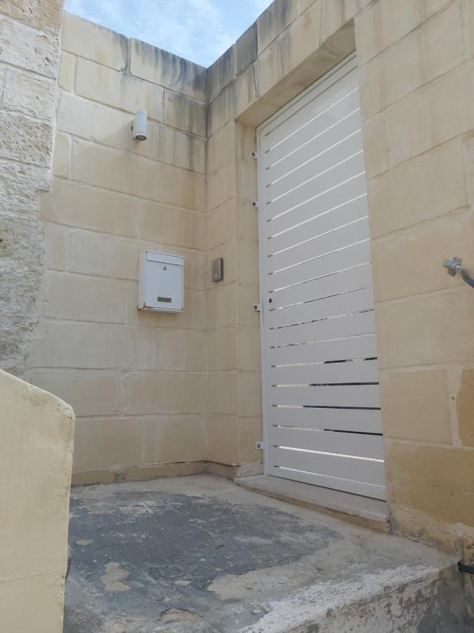 300 Years Old Apartment With A Lot Of Character Qormi 外观 照片